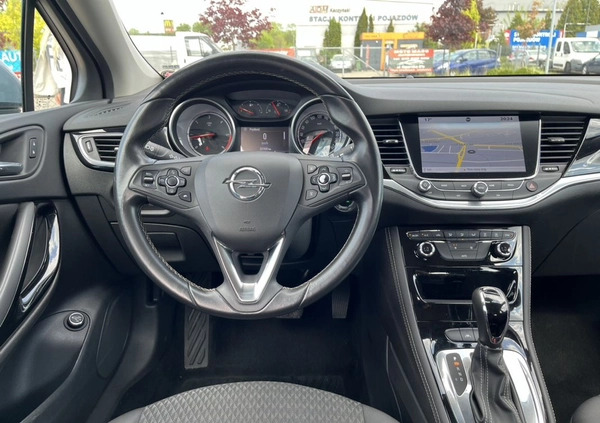Opel Astra cena 39900 przebieg: 227000, rok produkcji 2017 z Pieniężno małe 704